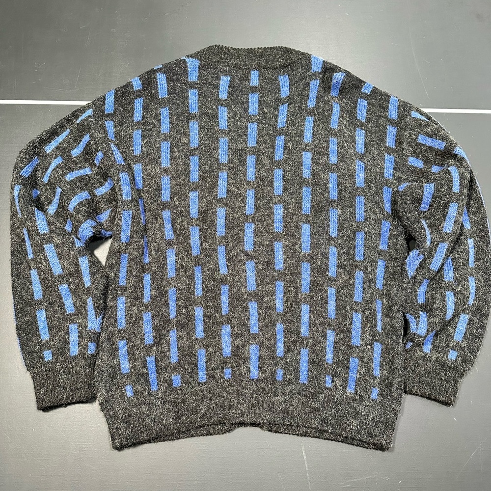 Bluebeards Chunky Button-Front Gray Geometric Car… - image 5